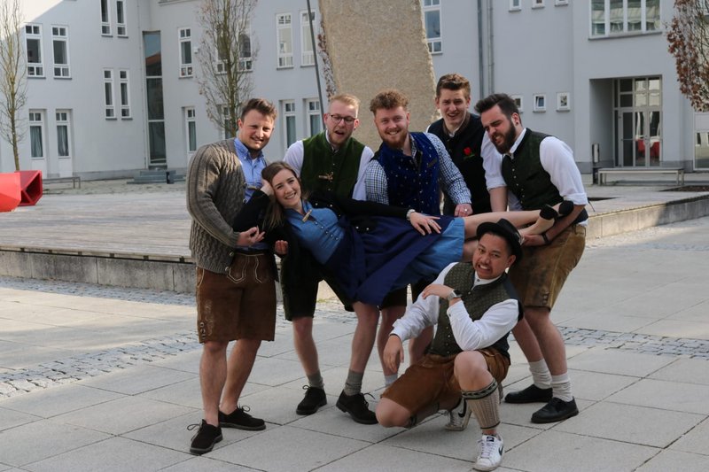 Sie hielten sich an den Dresscode: Das Kernteam der Veranstaltung, die Ressortleitungen der Bereiche Homepage, Design, Firmenkooperation, Transfer und Verpflegung