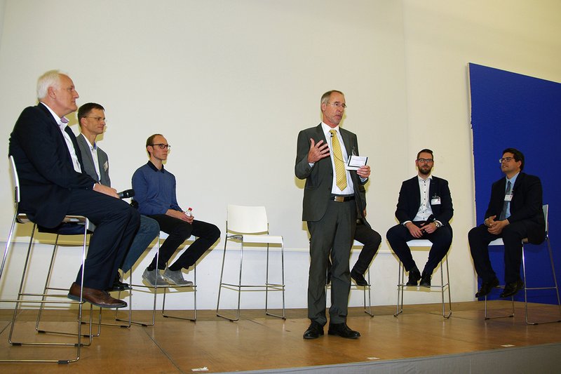 Die Leiter der Workshops berichteten über gewonnene Erkenntnisse, moderiert von Prof. Dr. Hubertus C. Tuczek. 