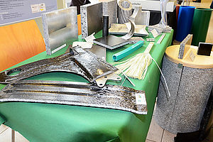 Leichtbau-Werkstoffe und –Bauteile wurden bei der Fachausstellung präsentiert, hier vom Fraunhofer IWU, Chemnitz