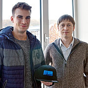 As part of his Bachelor’s thesis, Maximilian Wurzer (left) produced displays and integrated them within textiles such as caps. Professor Dr. Artem Ivanov supervised the work.