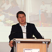 Absolvent Jürgen Frank betont die Wichtigkeit von interkulturellen und sozialen Fähigkeiten