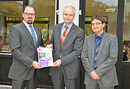 Stellen das neuen Masterprogramm vor: Prof. Dr. Johannes Lohner, Hochschulpräsident Prof. Dr. Karl Stoffel und Prof. Dr. Ralph Viehhauser, Dekan Fakultät Soziale Arbeit.