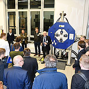 In Laborführungen wurde die technische Ausstattung des Leichtbau Kompetenzzentrums der Hochschule Landshut gezeigt. 