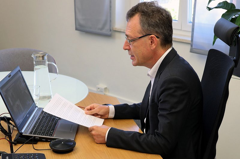 Hochschulpräsident Prof. Dr. Fritz Pörnbacher war bei seiner Begrüßung am Campus.