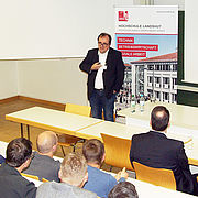 Dr. Breitenbach (EDAG) verdeutlichte die Herausforderungen beim Einsatz von MRK in der Industrie.