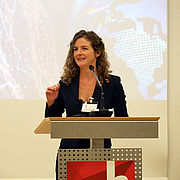 Prof. Dr. Sandra Eisenreich moderierte den zweiten Teil der Veranstaltung. 