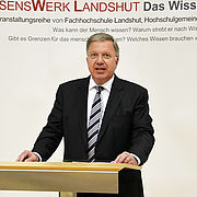 Frank-Peter Arndt, Vorstandsmitglied der BMW Group, bei seinem Grußwort.