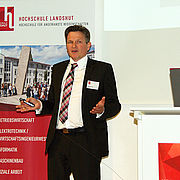 Best Practice bot Ralf Schwitzko (Brainlab AG) bei seinem Vortrag.