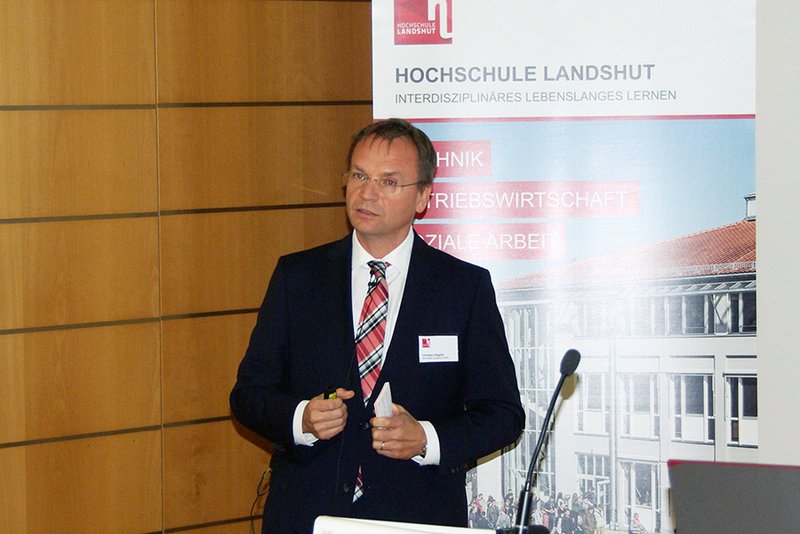 TIM_DiegritzP5916.jpg: Die „grüne“ Unternehmensstrategie der ebm-papst Landshut GmbH stellte Christian Diegritz vor.