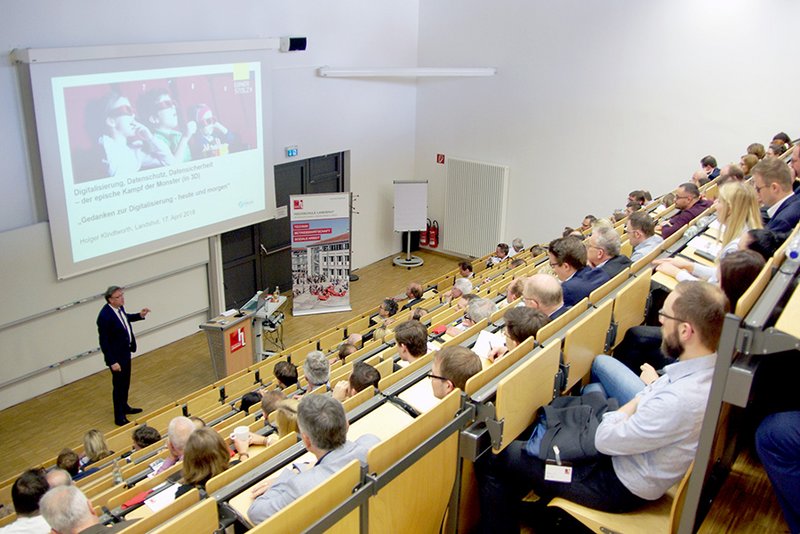 Voller Hörsaal bei der Fachtagung.