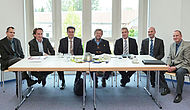 Beim Besuch am TZE der Hochschule Landshut in Ruhstorf a.d. Rott (v.l.n.r.): Hans Grauschopf, Wolf GmbH, Leiter Versuch, Josef Huber, TZE, kfm. Leiter, Dipl.-Ing. (FH) Jörg Neugärtner, AT Süd GmbH, GF Herbert Barthel, Referent für Energie und Klimasch