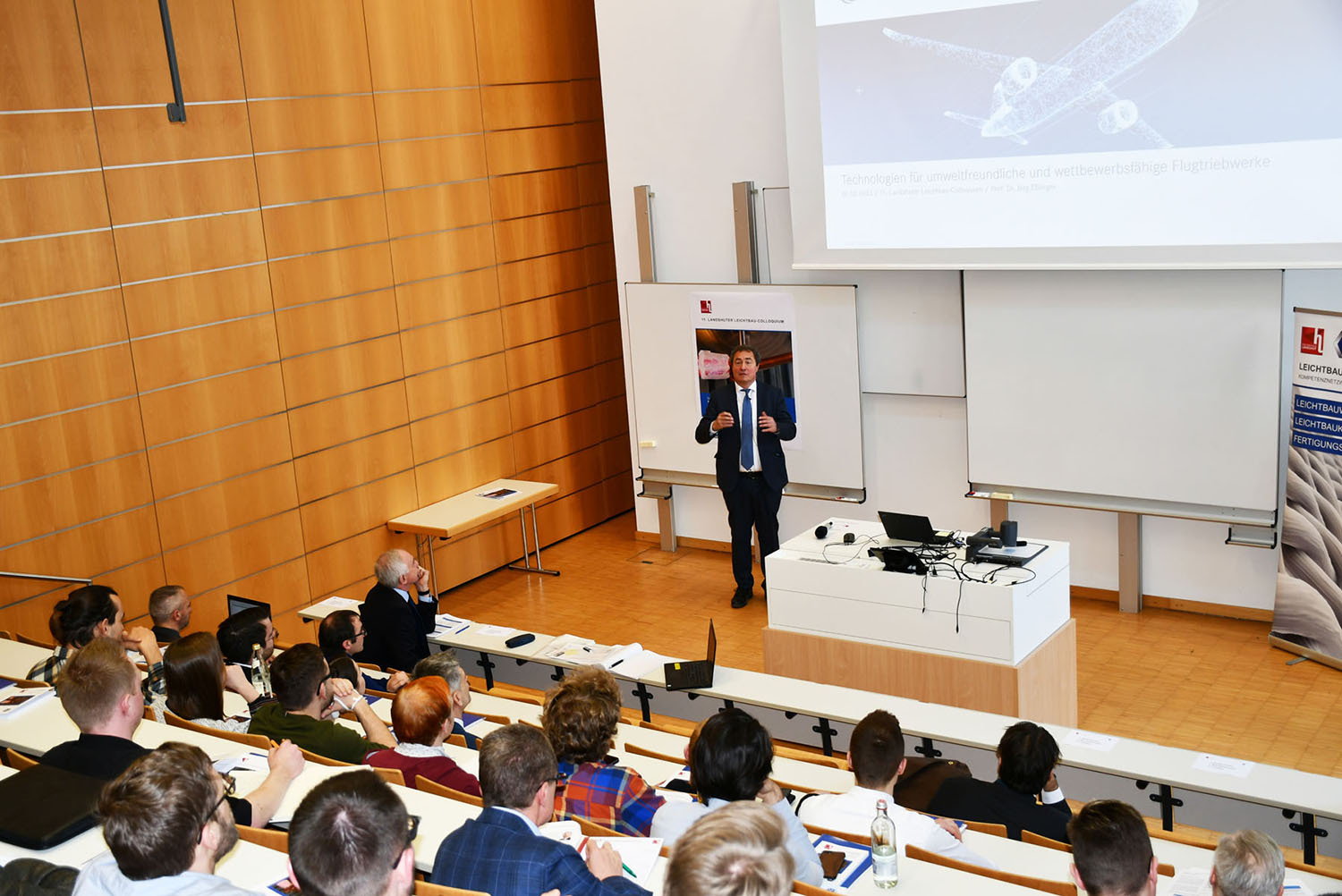Über Anforderungen in der Luftfahrt und neue Antriebskonzepte referierte Prof. Dr. Jörg Esslinger (MTU Aero Engines AG). Über Anforderungen in der Luftfahrt und neue Antriebskonzepte referierte Prof. Dr. Jörg Esslinger (MTU Aero Engines AG).
