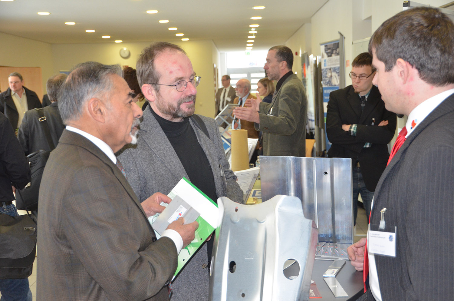 Die begleitende Fachausstellung bot Gelegenheit zum Austausch. Die begleitende Fachausstellung bot Gelegenheit zum Austausch.