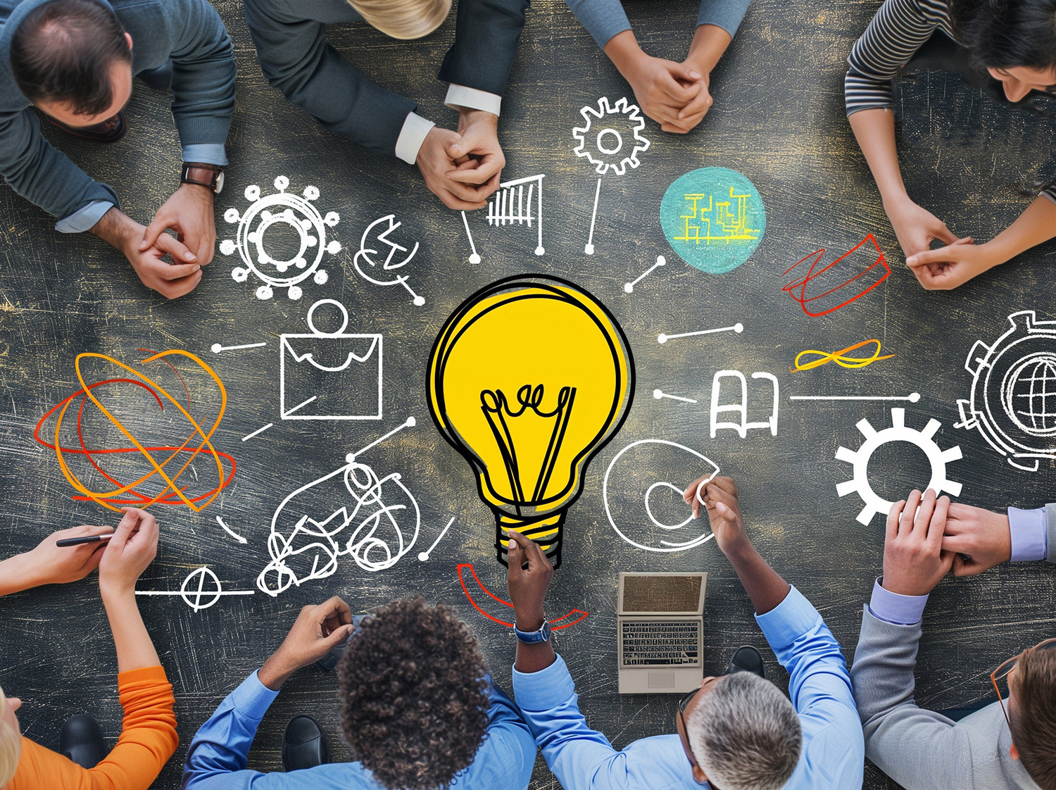 group of innovators brainstorming ideas for a disruptive technol Titelfoto Transfer und Kooperation