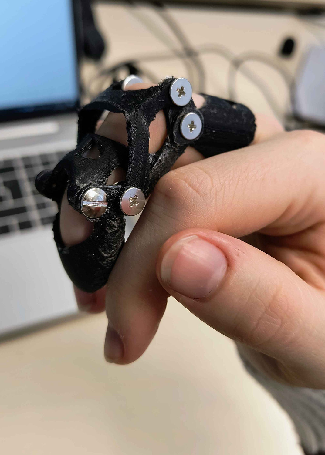 Studentin entwickelt kostengnstige, individuelle Fingerprothesen -  Hochschule Landshut