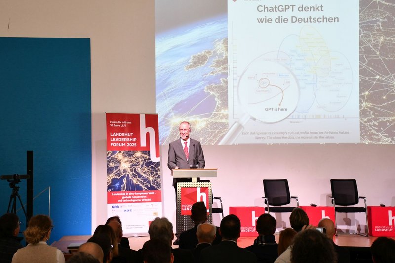 ChatGPT denkt wie wir Deutschen, zitierte Prof. Dr. Tuczek in seiner Keynote eine Studie. ChatGPT denkt wie wir Deutschen, zitierte Prof. Dr. Tuczek in seiner Keynote eine Studie.