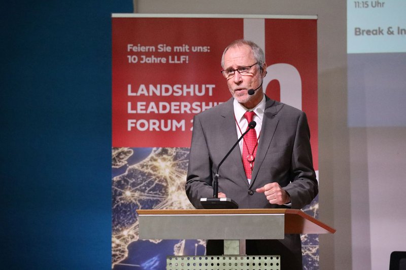 Veranstaltungsinitiator Prof. Dr. Hubertus Tuczek konnte beim 10. LLF wieder hochkarätige Experten/-innen begrüßen. Veranstaltungsinitiator Prof. Dr. Hubertus Tuczek konnte beim 10. LLF wieder hochkarätige Experten/-innen begrüßen.