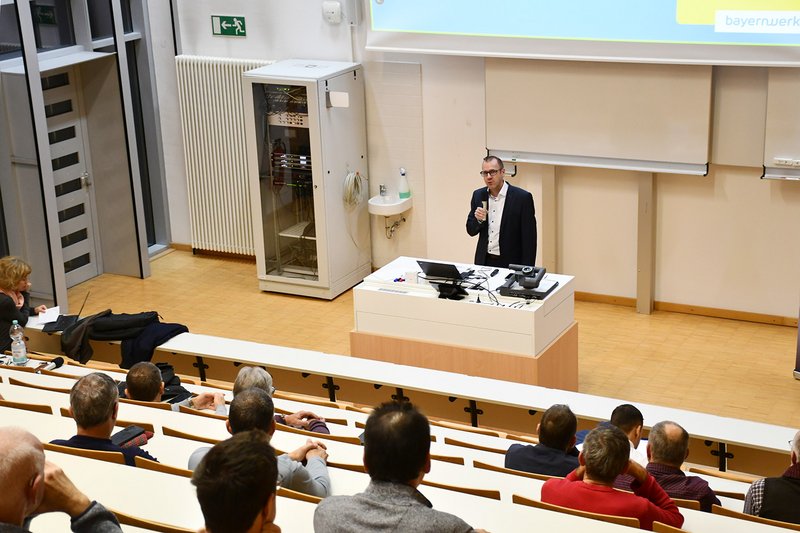 Hochschulpräsident Prof. Dr. Marcus Jautze begrüßte die Teilnehmer/-innen.