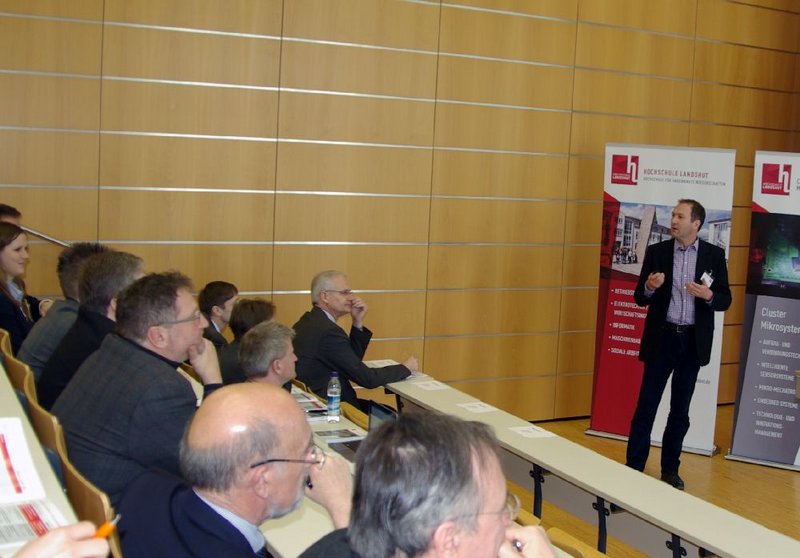 Dr. Alois Friedberger (Airbus Group Innovations, München) stellte ein Mikrotriebwerk für kleine Satelliten vor.