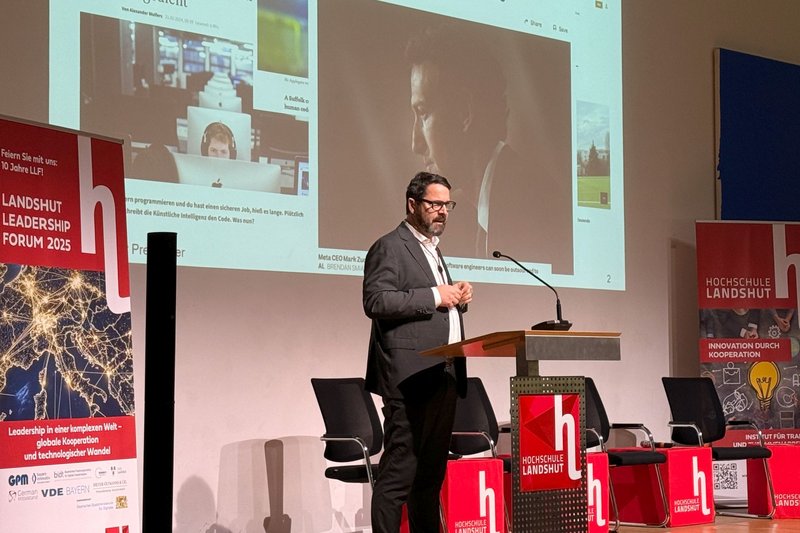 Mit der Frage inwieweit der Einsatz von Agentic AI Softwareentwickler ersetzen kann, befasste sich eine Keynote von Prof. Dr. Alexander Pretschner, Technische Universität München (TUM). Mit der Frage inwieweit der Einsatz von Agentic AI Softwareentwickler ersetzen kann, befasste sich eine Keynote von Prof. Dr. Alexander Pretschner, Technische Universität München (TUM).