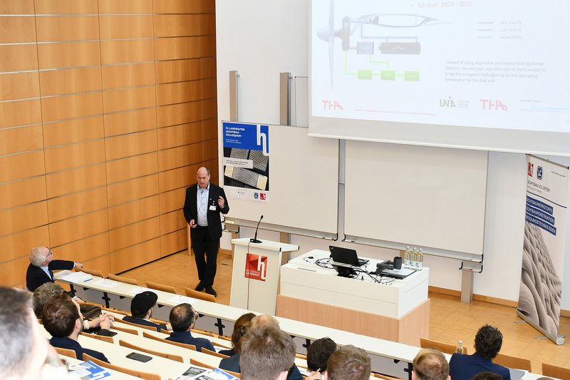 Einen wasserstoffgekühlten elektrischen Axialflussmotor befasste sich Prof. Dr. André Baeten (TH Augsburg) in seinem Vortrag.