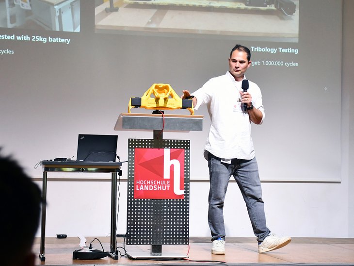 Einen per Simulation-Driven Design mit 3D-Druck realisierten Greifer präsentierte Dominik Sippel (EOS GmbH).