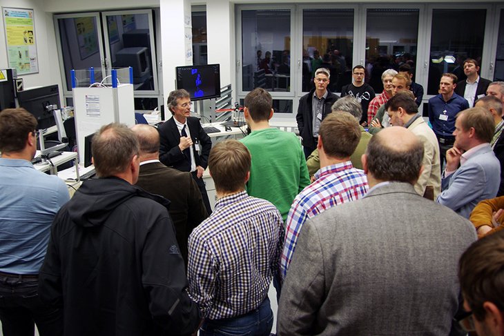 Laborführung beim 2. Praxisforum 3D-Druck. Laborführung beim 2. Praxisforum 3D-Druck.