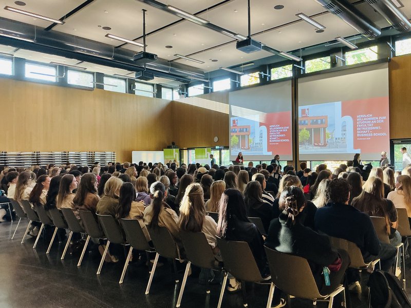 Studienstart an der Fakultät Betriebswirtschaft – Business School