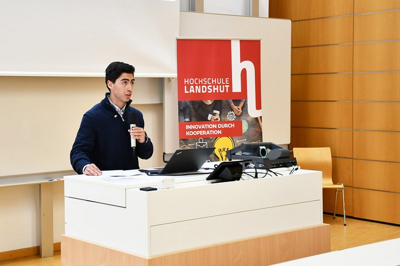 Potenzial und Geschäftsmodelle für grünen Wasserstoff zeigte Sebastian Arjona (TZ Energie) .