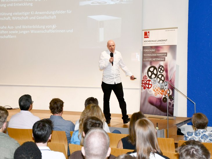 Prof. Dr. Eduard Kromer beim Hochschulforum 2024.