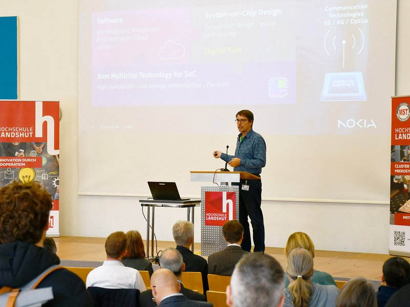 Den Eröffnungsvortrag hielt Stefan Wunderer (Nokia) zum Thema „Chiptainability“.