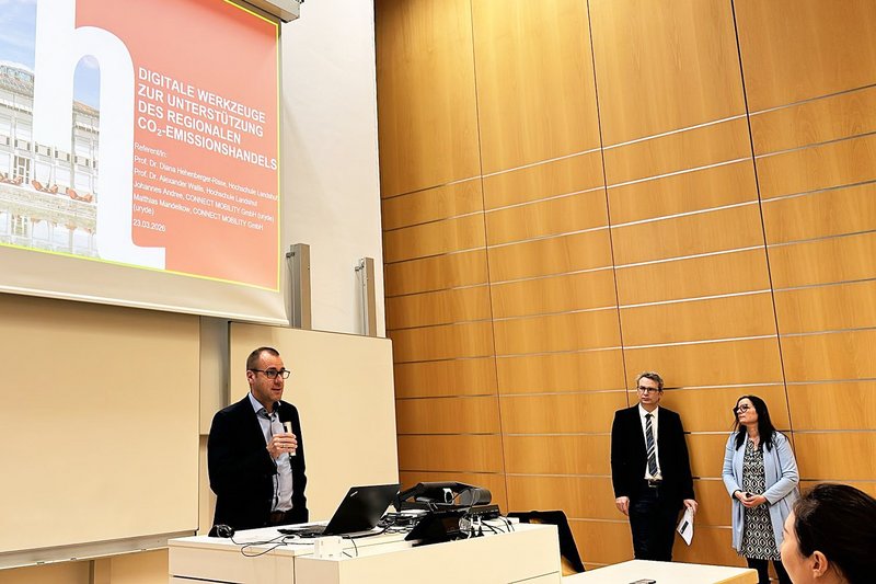 Hochschul-Vizepräsident Prof. Dr. Marcus Jautze bei der Begrüßung der Teilnehmer.