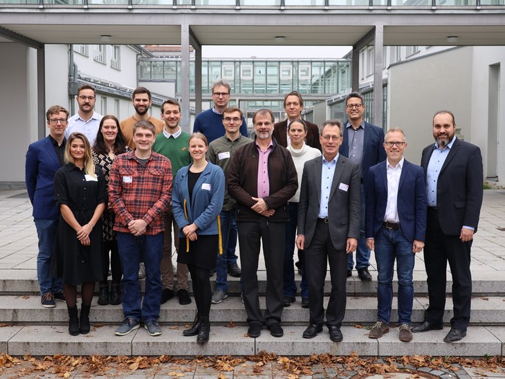 Professorale und promovierende Mitglieder des Promotionszentrums DigiTech