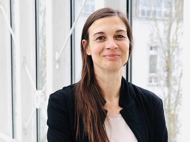 Portraitfoto Prof. Stefanie Seeholzer