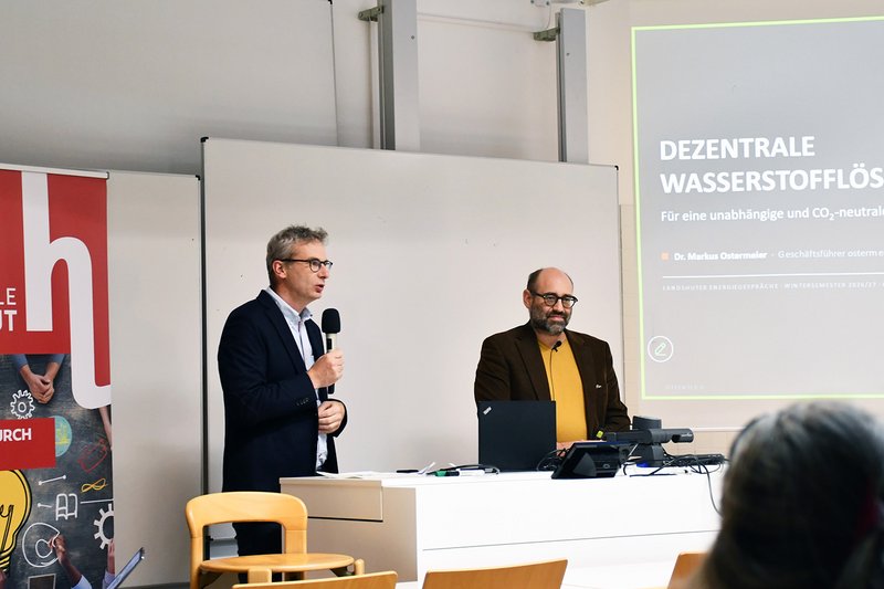 Prof. Dr. Tim Rödiger (Sprecher Forschungsschwerpunkt Energie) moderierte die anschließende Diskussion. Prof. Dr. Tim Rödiger (Sprecher Forschungsschwerpunkt Energie) moderierte die anschließende Diskussion.