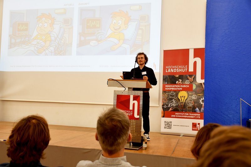 Matthias Jahn (wissenschaftlicher Mitarbeiter Hochschule Landshut) stellte Forschungsarbeiten aus dem Bereich der kontaklosen Vitaldatenerfassung vor.