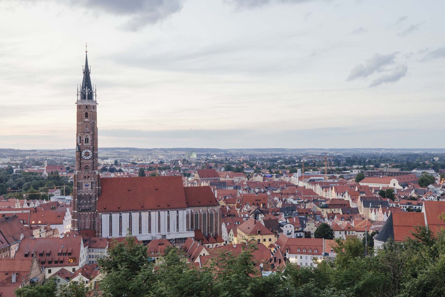 Die Martinskirche in der Dämmerung 