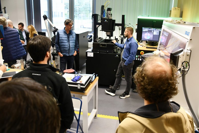 Eine Führung durch die Leichtbau-Labore der Hochschule Landshut rundete das Programm ab.