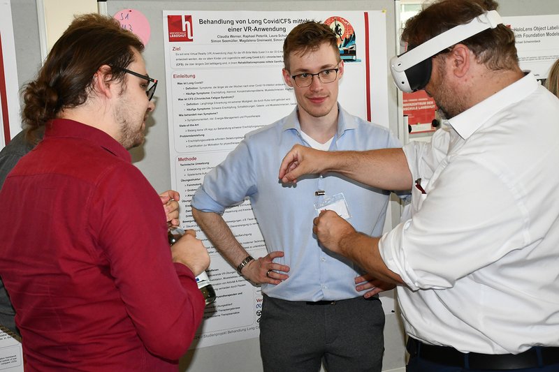 Die Besucher konnten sich selbst bei der Benutzung einer VR-Brille neue Einblicke verschaffen.