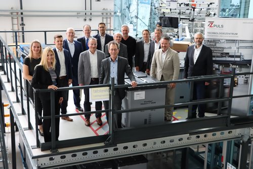 Photo of the advisory board meeting on 15 May 2024: from left to right Katharina Spanner, Claudia Beckmann, Robert Huber, Hanno Froese, Prof. Dr Carsten Röh, Dr Marco Heck, Peter Thoma, Prof. Dr Fritz Pörnbacher, Konrad Sigl, Franz Steinbauer, Prof. Dr Sebastian Meißner, Thomas Layh, Herbert Stadlbauer and Prof. Dr Markus Schneider