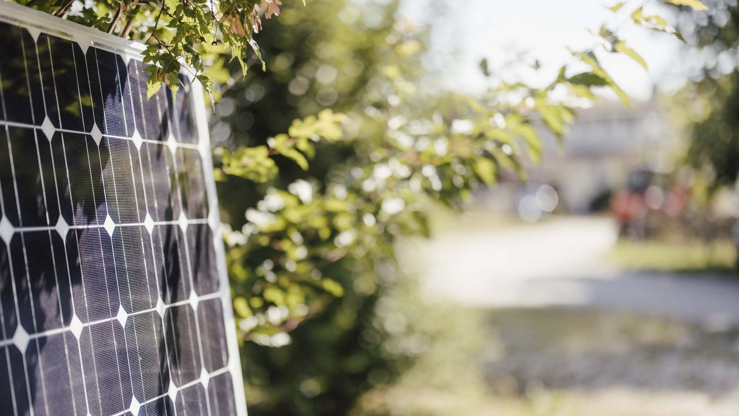 Man sieht eine Solarplatte.