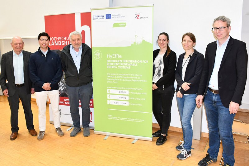 Die Referenten Willibald Holzapfel (Gf. HyFuture GmbH) und Sebastian Arjona mit Reinhard Schwaiberger (Gf. TZ Energie), N.N., Maria Bieringer (HyEfRe, TZE), Prof. Dr. Tim Rödiger, Sprecher Forschungsbereich Energie.