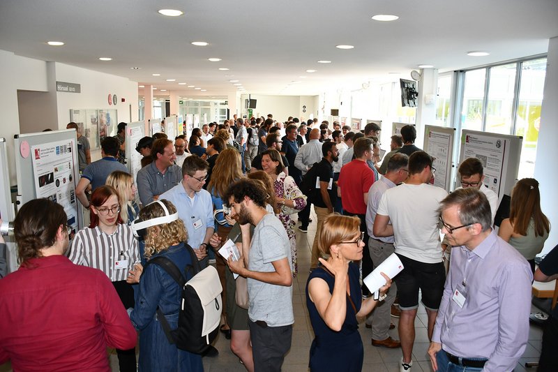 Insgesamt 45 an der Hochschule entstandene Projekte, meist in Zusammenarbeit mit Partnern aus der Praxis, wurden in zwei Postersessions präsentiert.