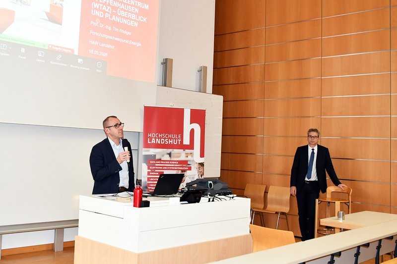 Hochschulvizepräsident Prof. Dr. Marcus Jautze bei der Begrüßung der Teilnehmer/-innen.