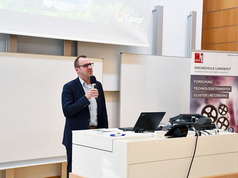 Hochschulvizepräsident Prof. Dr. Marcus Jautze bei der Begrüßung der Gäste.