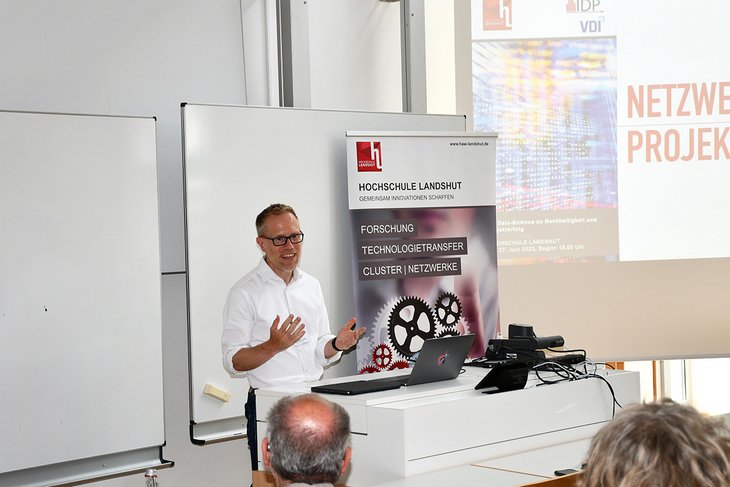 Die Aktivitäten des Instituts for Data Science and Process erläuterte dessen Leiter, Prof. Dr. Holger Timinger.