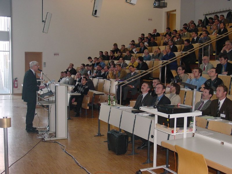 Volle Hörsäle bei den Fachvorträgen des 1. Landshuter Leichtbau-Colloquiums.