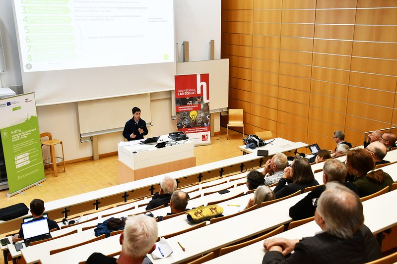 Rund 40 Teilnehmer, die Vizepräsident Prof. Dr. Marcus Jautze begrüßte, nahmen in Präsenz an der Veranstaltung teil.