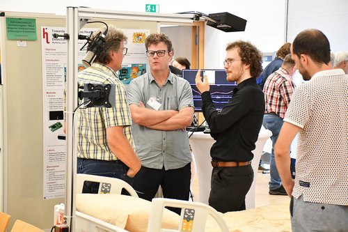 Präsentation eines Forschungsprojektes zur kontaktlose Vitaldatenerfassung im Schlaflabor.