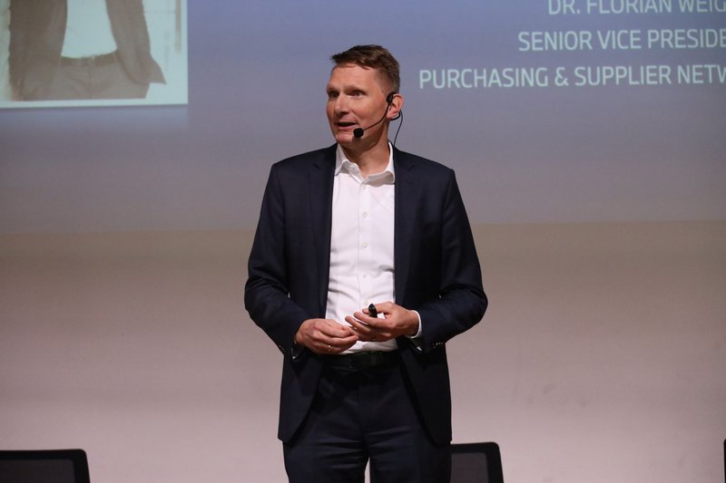 Eine neue Ära soll die Neue Klasse für die BMW-Group einläuten, erklärte Dr. Florian Weig (SVP Purchasing and Supplier Network Digital, BMW Group) in seiner Keynote. Eine neue Ära soll die Neue Klasse für die BMW-Group einläuten, erklärte Dr. Florian Weig (SVP Purchasing and Supplier Network Digital, BMW Group) in seiner Keynote.